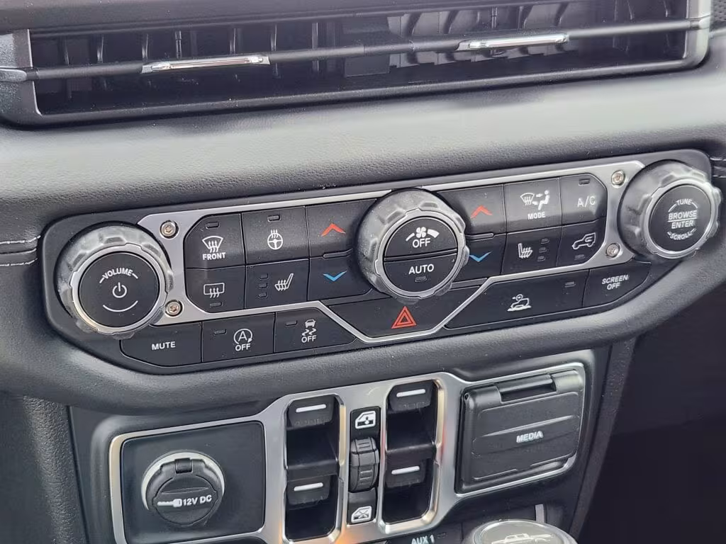 2025 Jeep Gladiator - 1C6RJTBG7SL519653 - Image #19